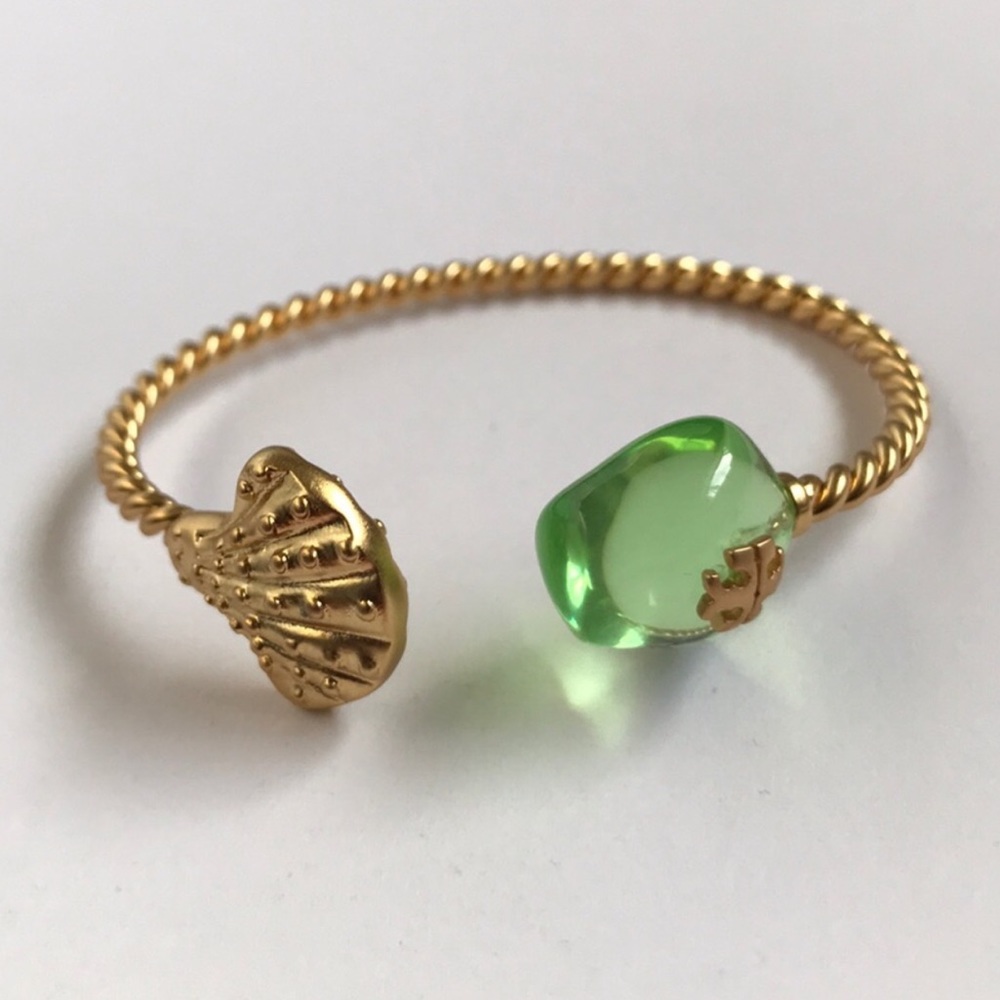 Nwot Tory Burch shell green cuff